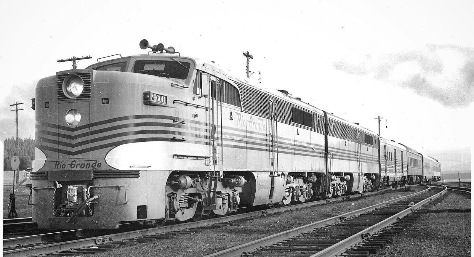 Rio Grande PA-1 Nr. 6011 zusammen mit einer PB-1 vor dem „Royal Gorge”