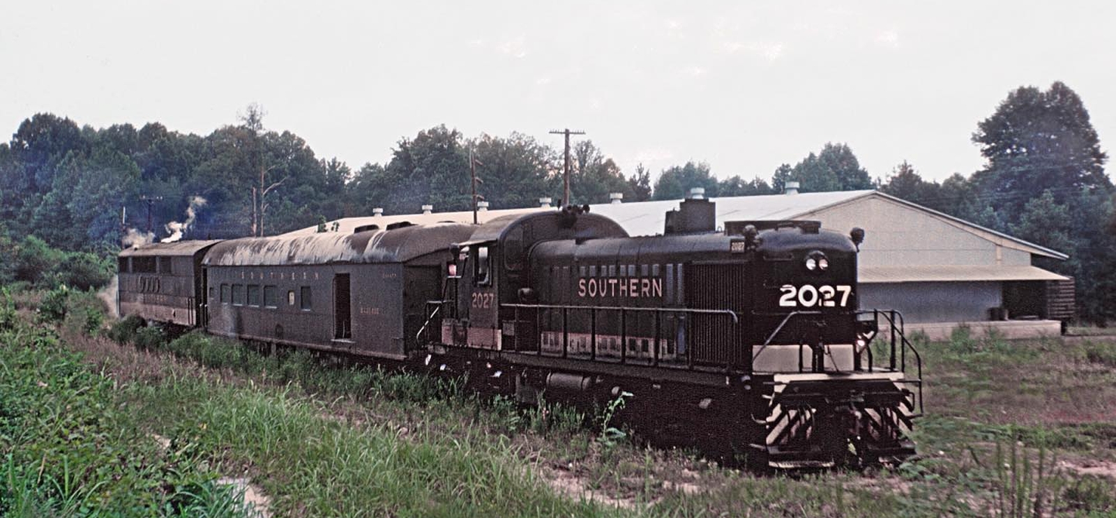 Southern Railway RS-3 No. 2027, together with a combined passenger and baggage car and an EMD FTB converted to a heating car, formed a commuter train in October 1967 in Warrenville, South Carolina