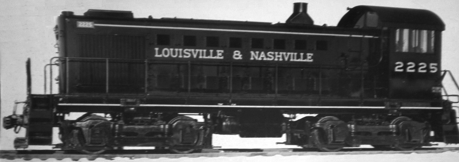 Works photo of Louisville and Nashville No. 2225, an S-4