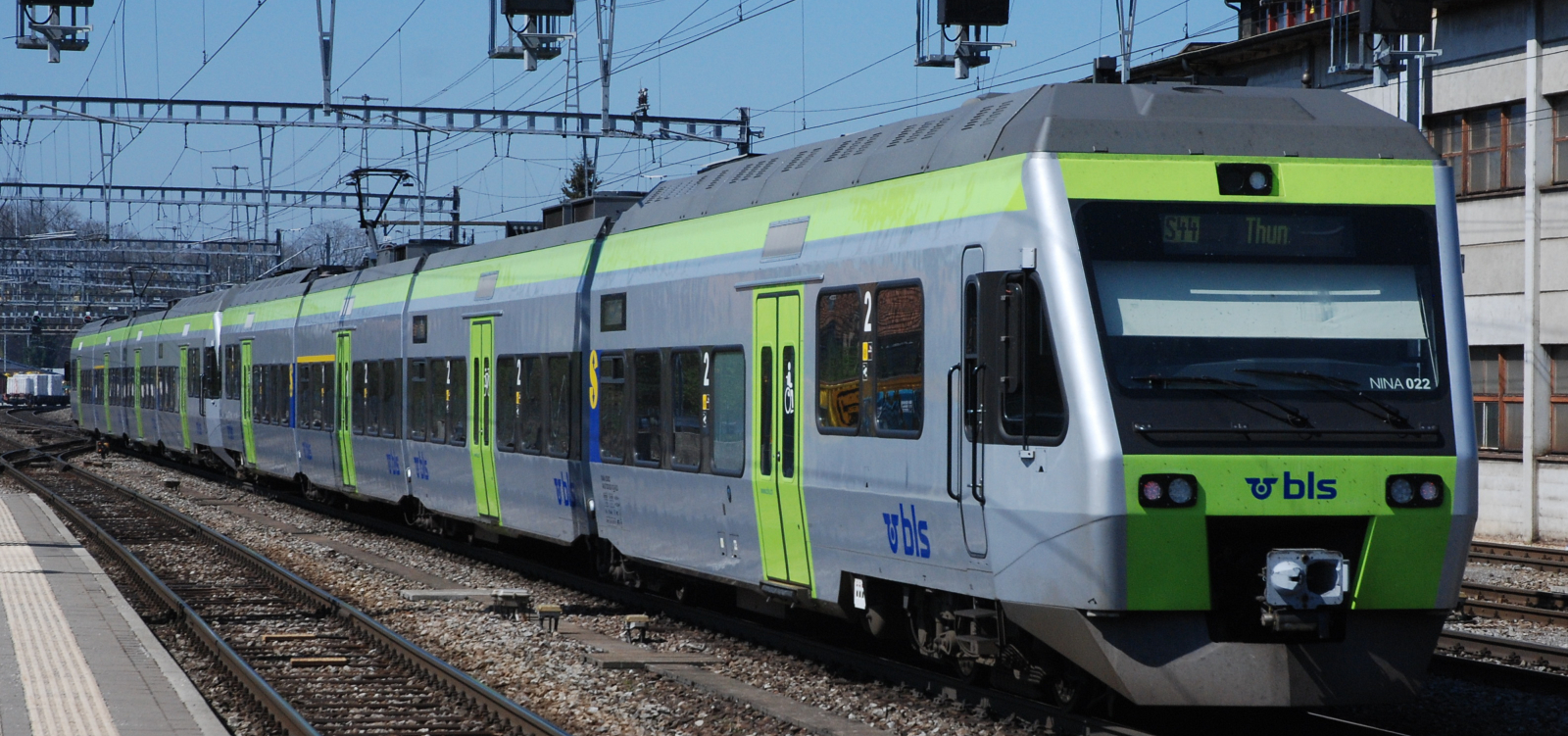 The four-car RABe 525 022 and 020 in April 2007 in multiple