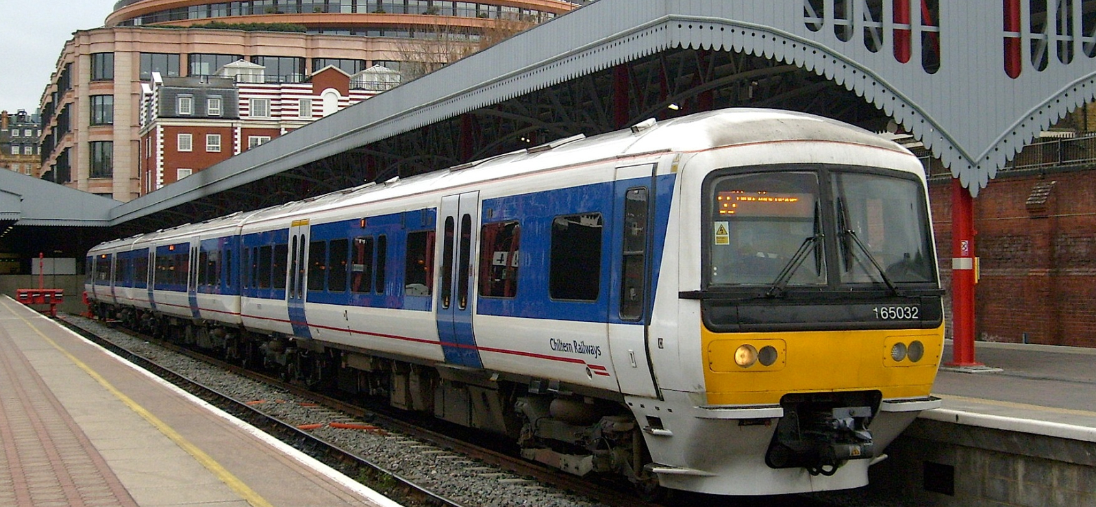 Chiltern Railways 165032 in March 2008 at London-Marylebone