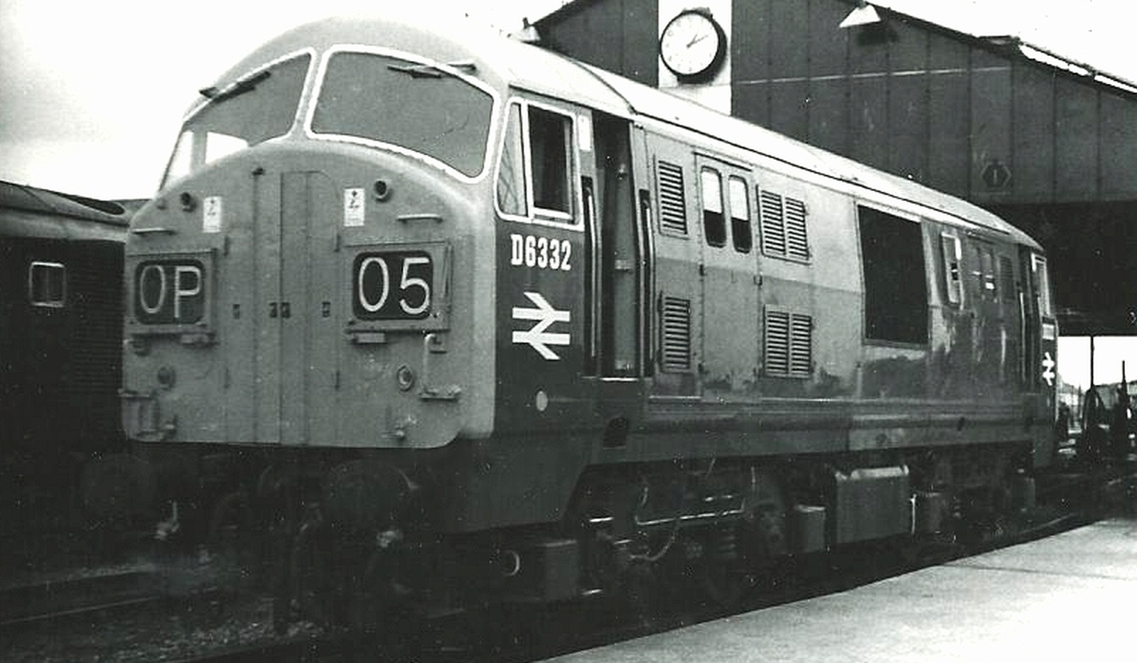 D6332 in July 1967 at Old Oak Common
