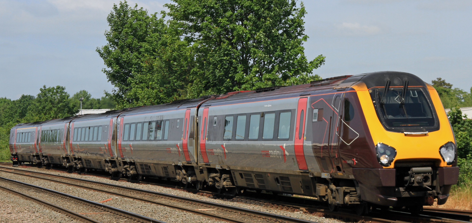 Cross Country five car Super Voyager at Leamington Spa in June 2016