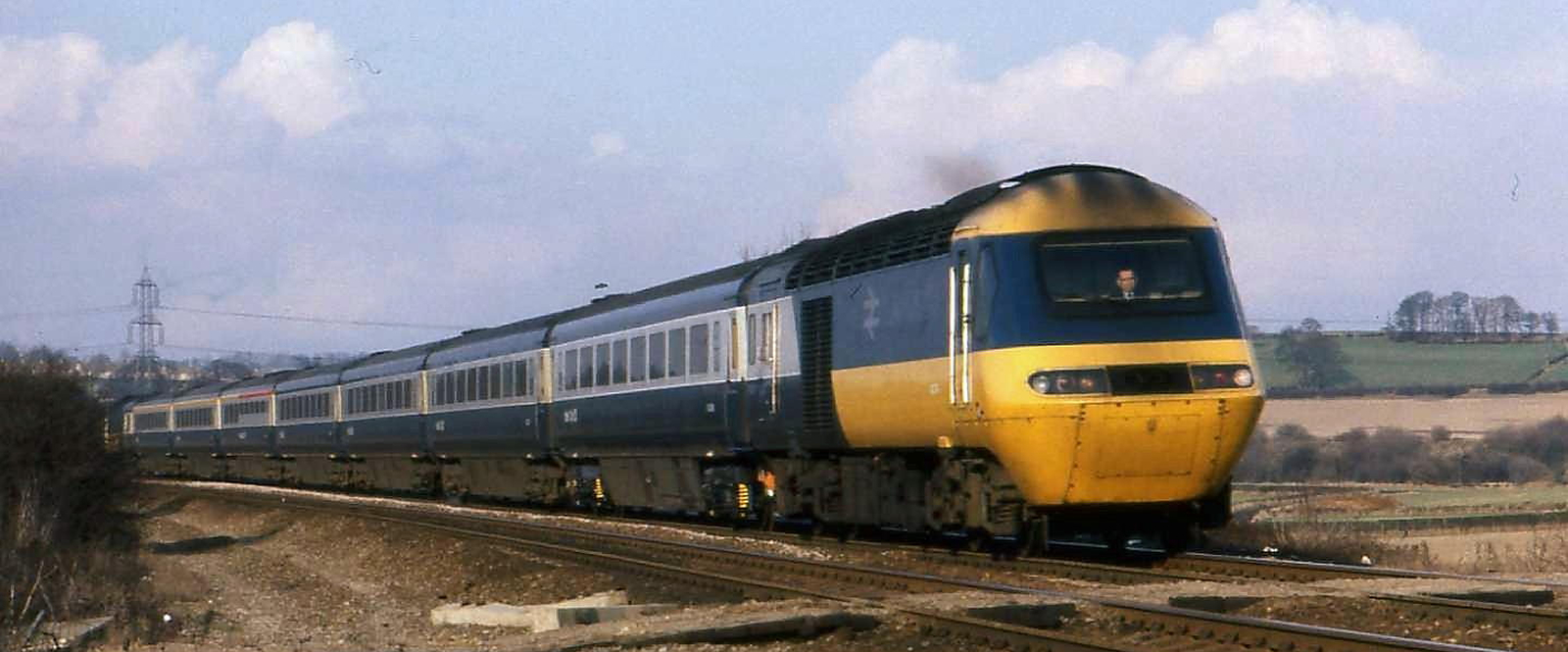 HST in Intercity blue and gray livery at Slittingmill