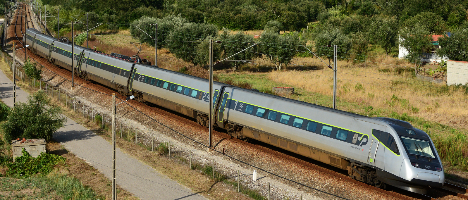 Alfa Pendular No. 4004 in August 2019 on the Lisbon-Porto route