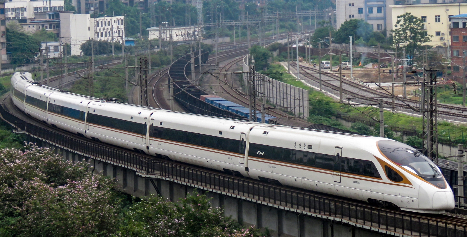 CRH400BF as G1504 train from Nanning East to Nanjing South in April 2019 near Liuzhou, Guangxi