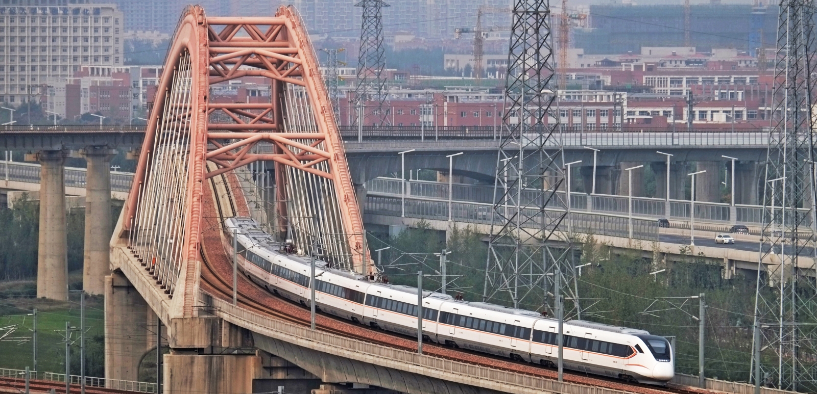 CRH6A-0425 in October 2018 on the Zhengzhou-Kaifeng route