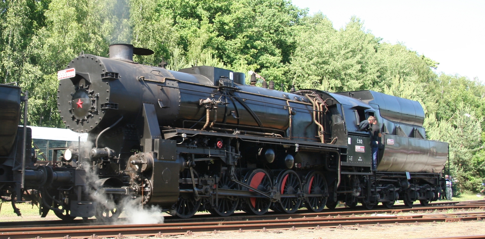 The wartime locomotives of the class 52 came to many countries after the Second World War, here as the class 555 of the Czechoslovakian ČSD