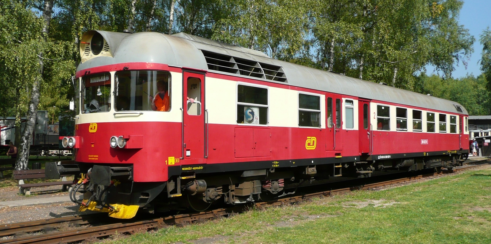 Class 854 in original livery