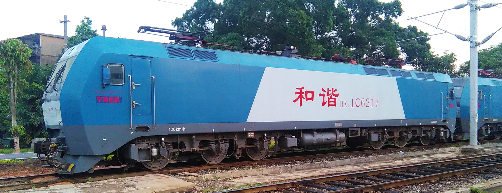 HXD1C 6217 in the depot in Nanning