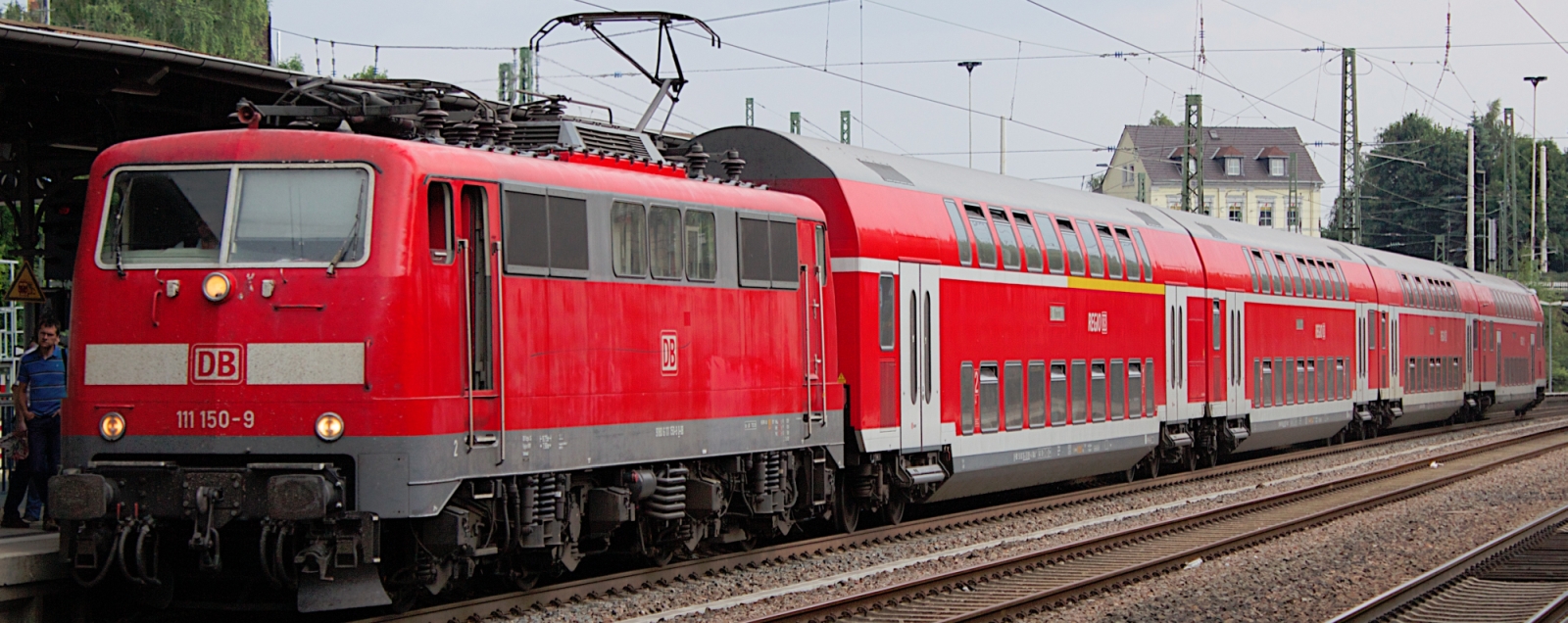 111 150 with a set of double-deck coaches in July 2013 in Solingen