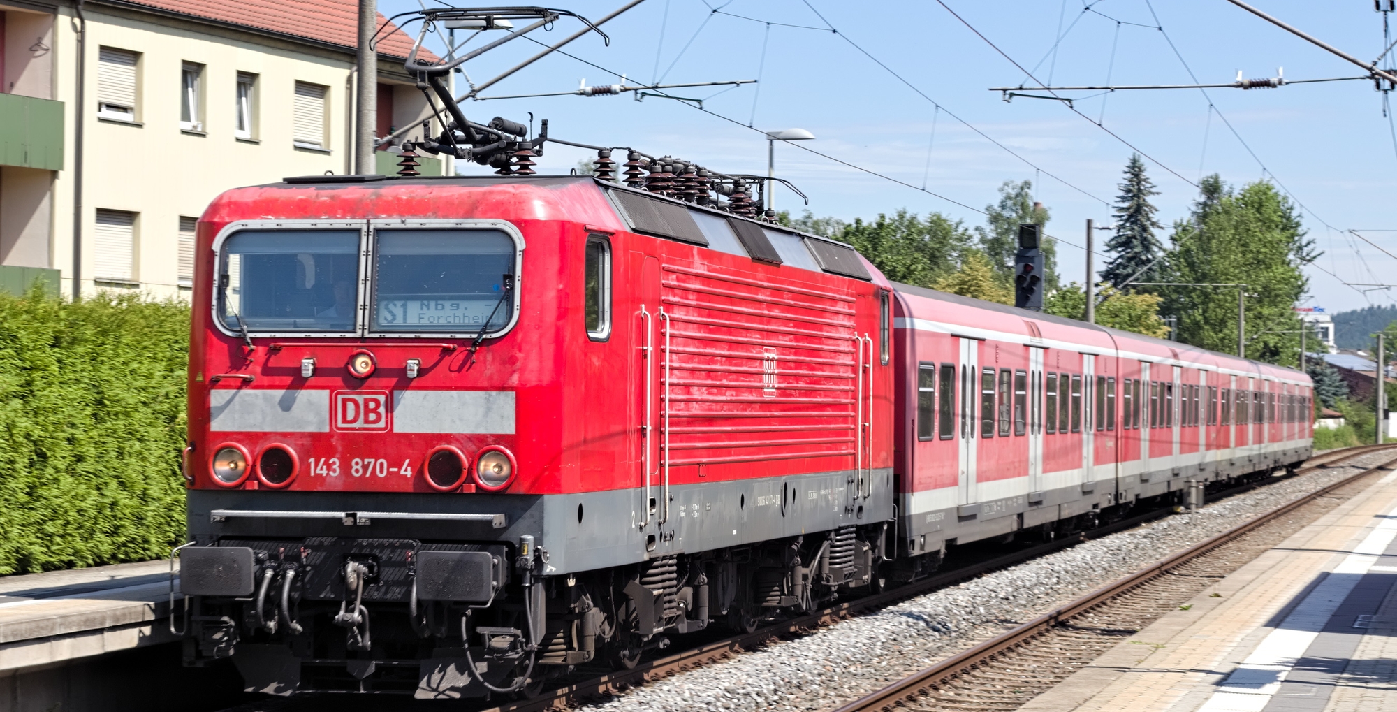 The former class 243 is still indispensable today, here as an S-Bahn