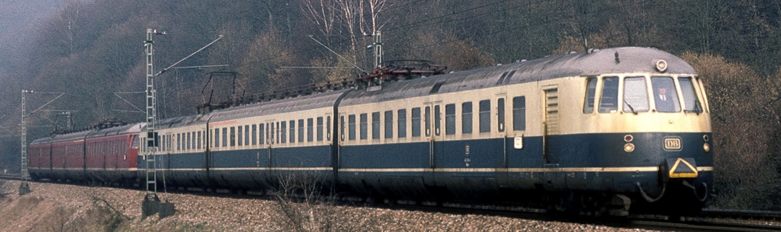 The only 456 106 painted in ivory blue in double together with 456 107 in February 1984 at Eberbach
