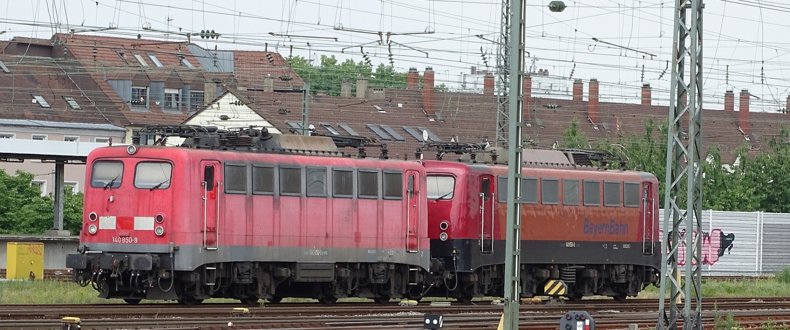 In July 2018, Bayernbahn number 140 850 was still waiting for its new paintwork, which number 140 856 had already received