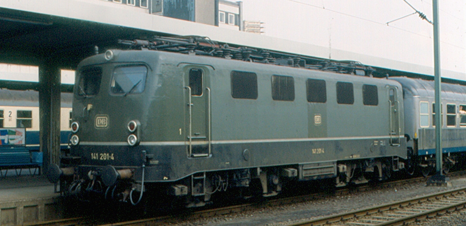 141 201 with Silberling cars in July 1989 in Braunschweig