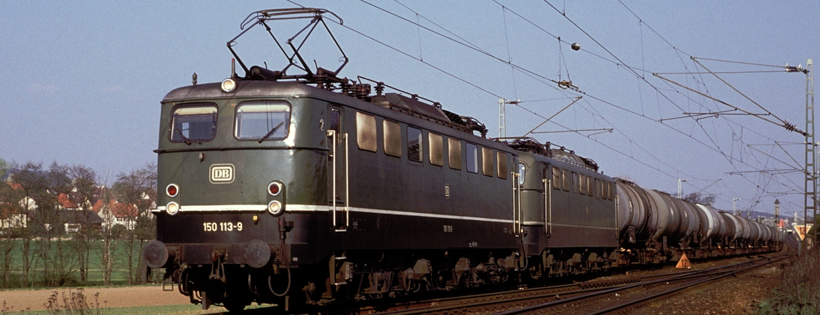 150 113 and 150 150 double-headed in April 1991 near Illingen