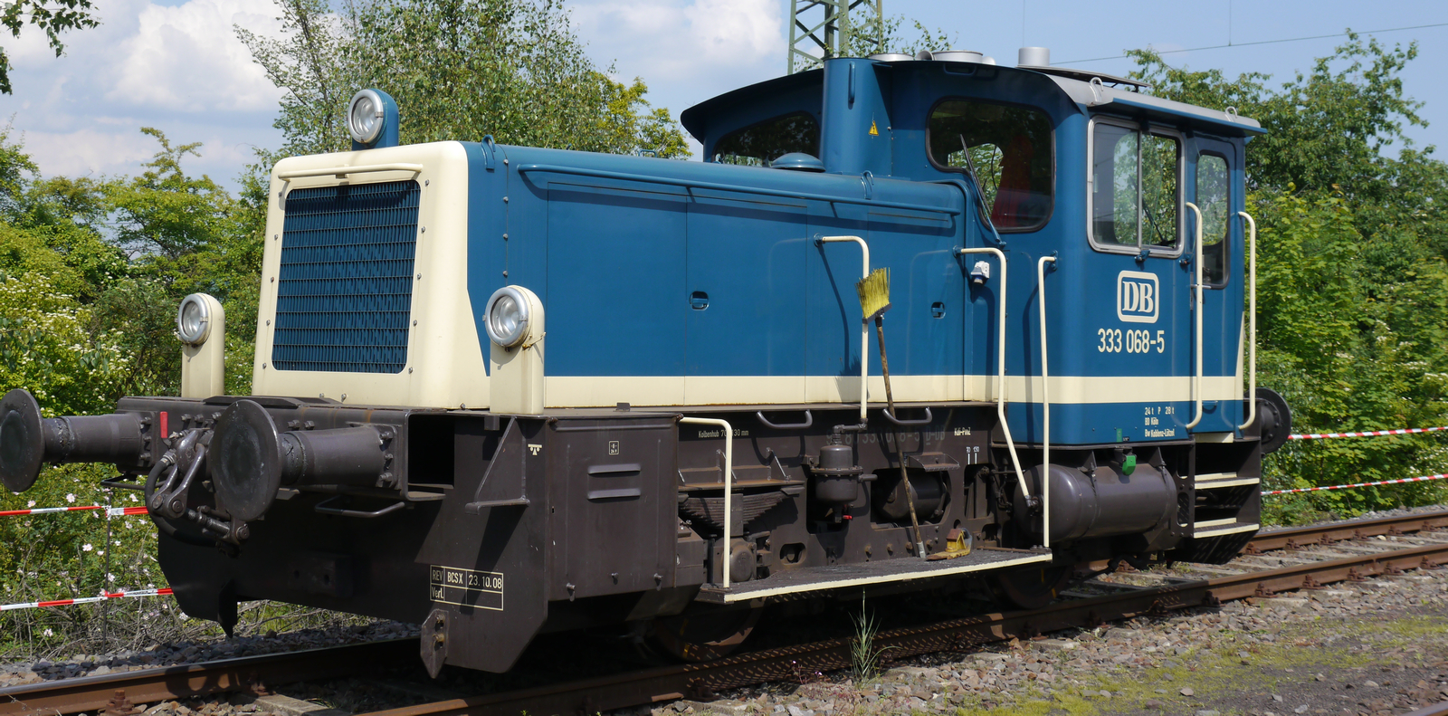 333 068 in Bundesbahn livery at the summer fair of the DB Museum Koblenz in June 2013