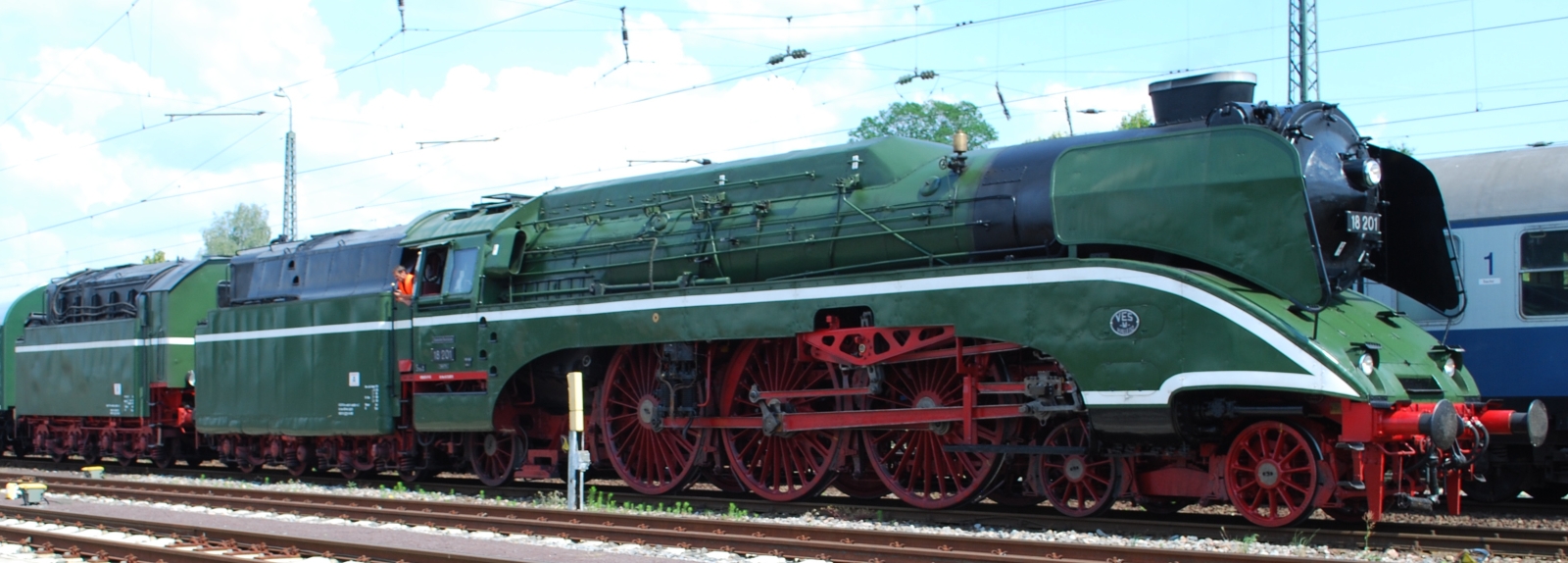 18 201 with both tenders in June 2010 in Darmstadt-Kranichstein