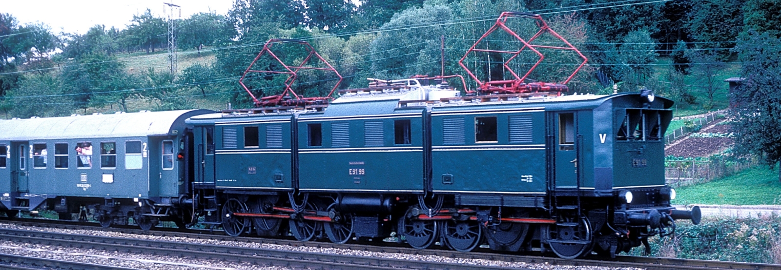 191 099 as a museum locomotive with the original number E 91 99 in October 1987 near Füssen
