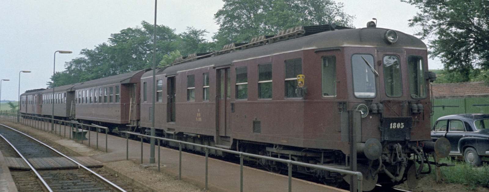 MO 1805 with two passenger carriages and a second MO in July 1970 at Veksø