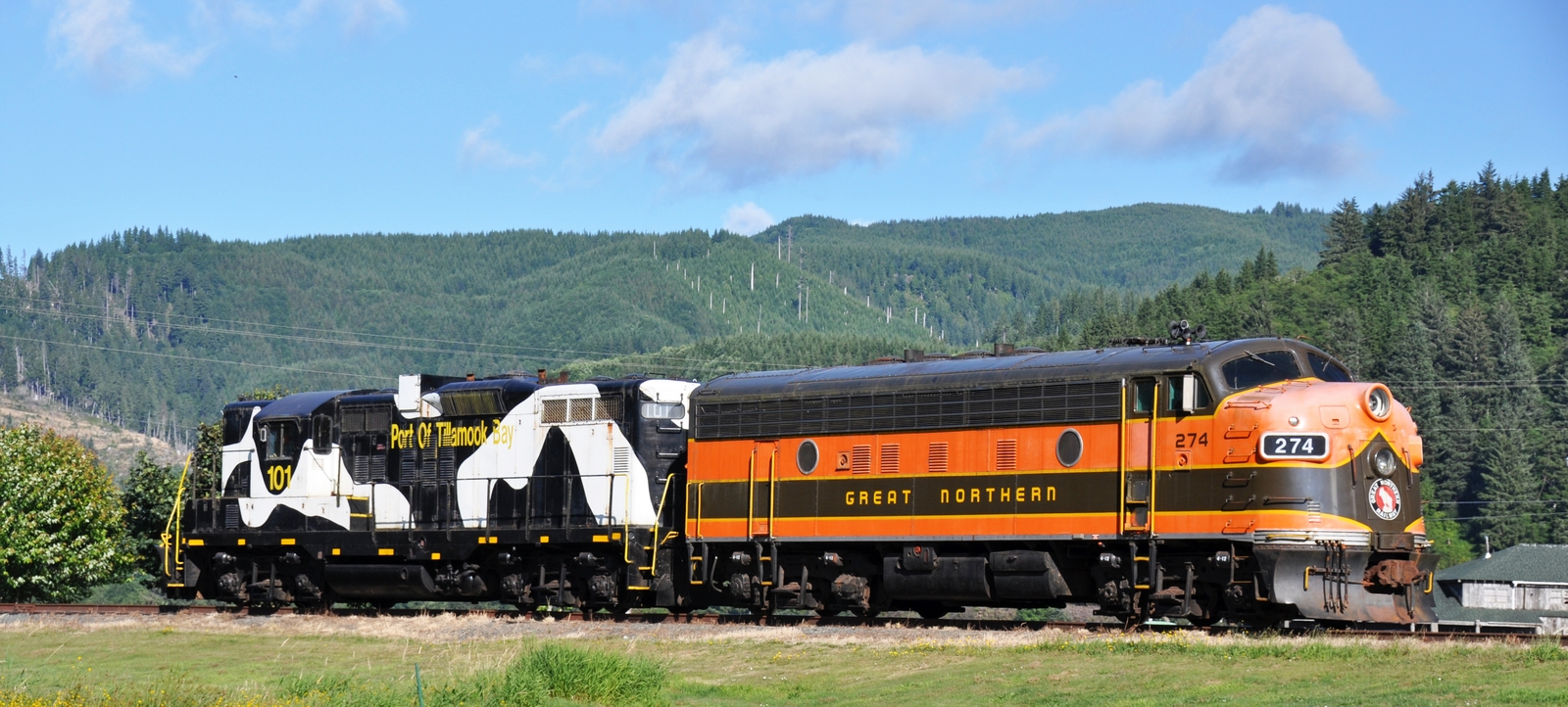 A 1950 F7 (right) and a 1956 GP9 (left), now in the service of the Oregon Coast Scenic Railroad, once again in the livery of their former owners.