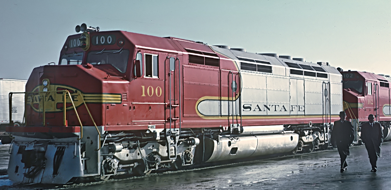 Two ATSF FP45 in warbonnet livery during the maiden run of the Super C in 1968