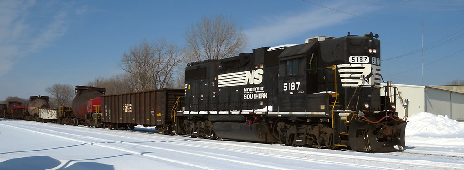 A Norfolk Southern GP38-2 with a high nose