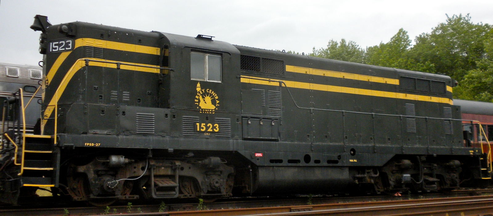 Jersey Central Lines GP7 No. 1523 in 2010 at Tuckahoe, New Jersey