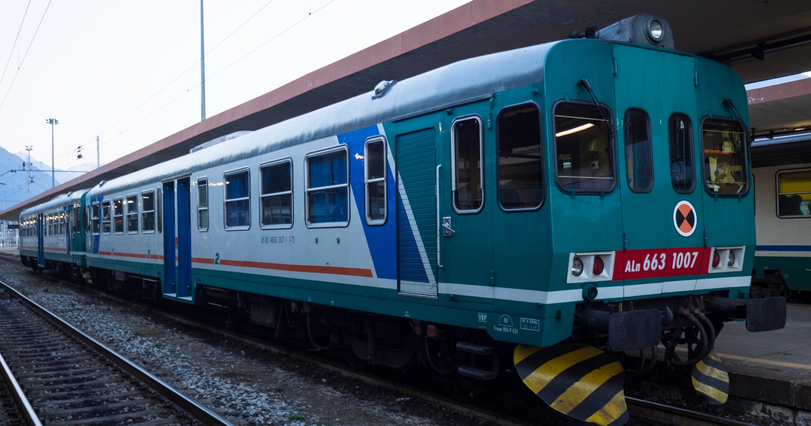 ALn 663 1007 in multiple with a second railcar on January 31, 2016 in Domodossola