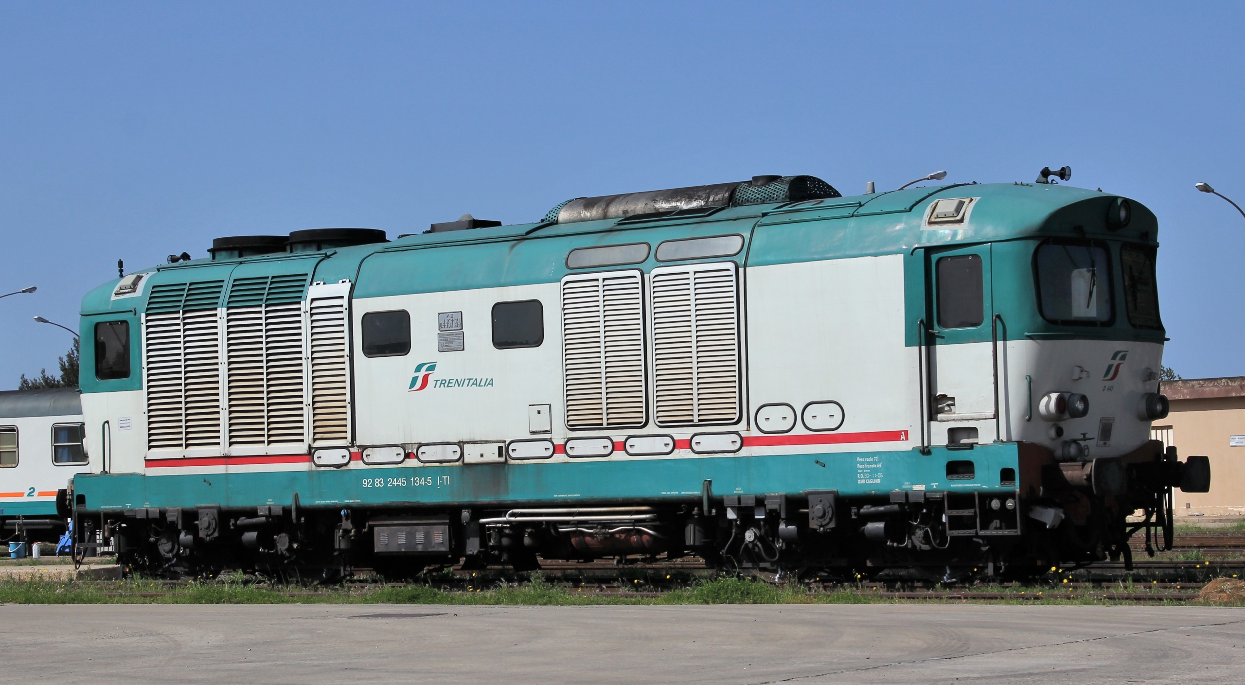 Locomotive of the first batch with rounded cab windows