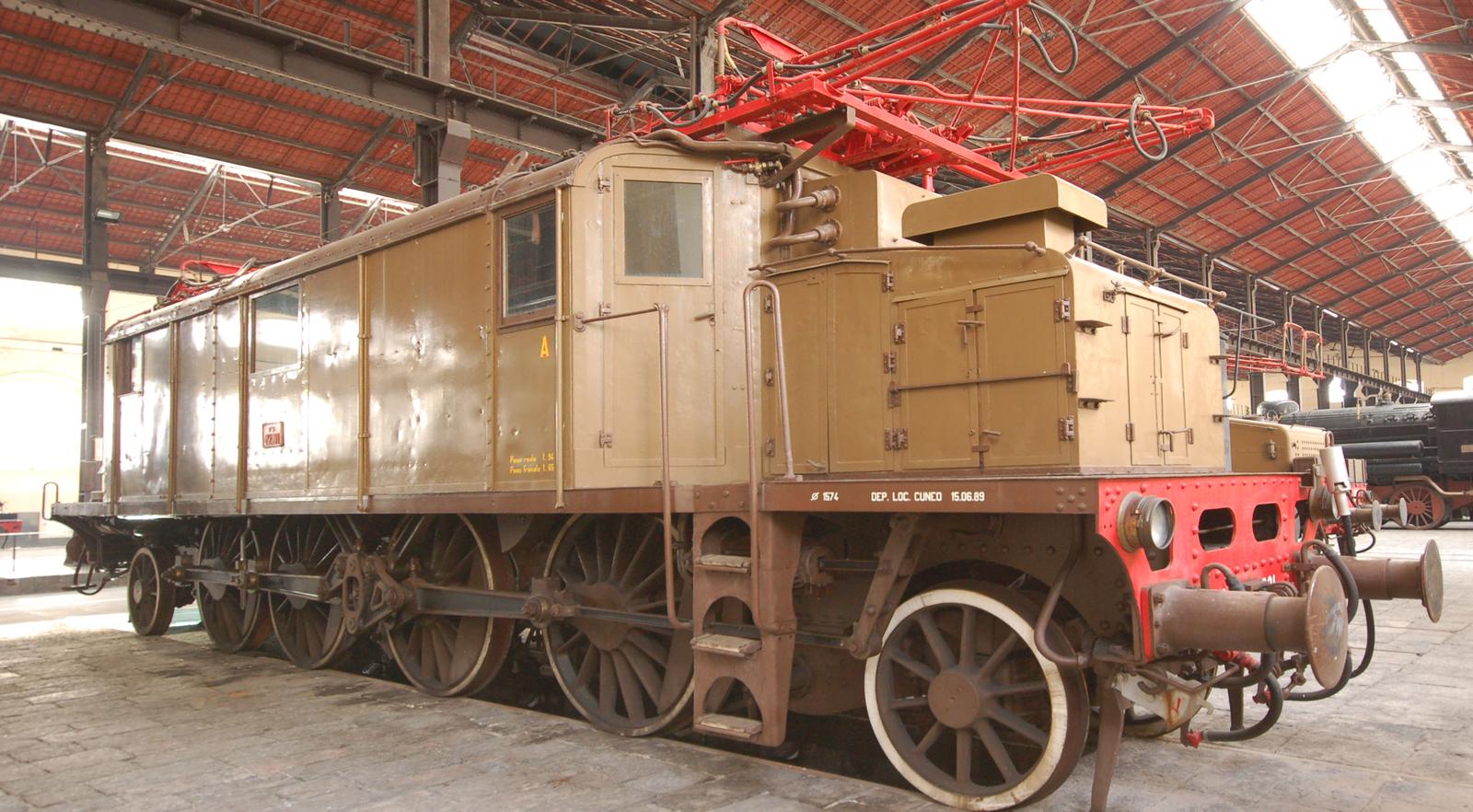 E.432.011 in the National Railway Museum in Pietrarsa