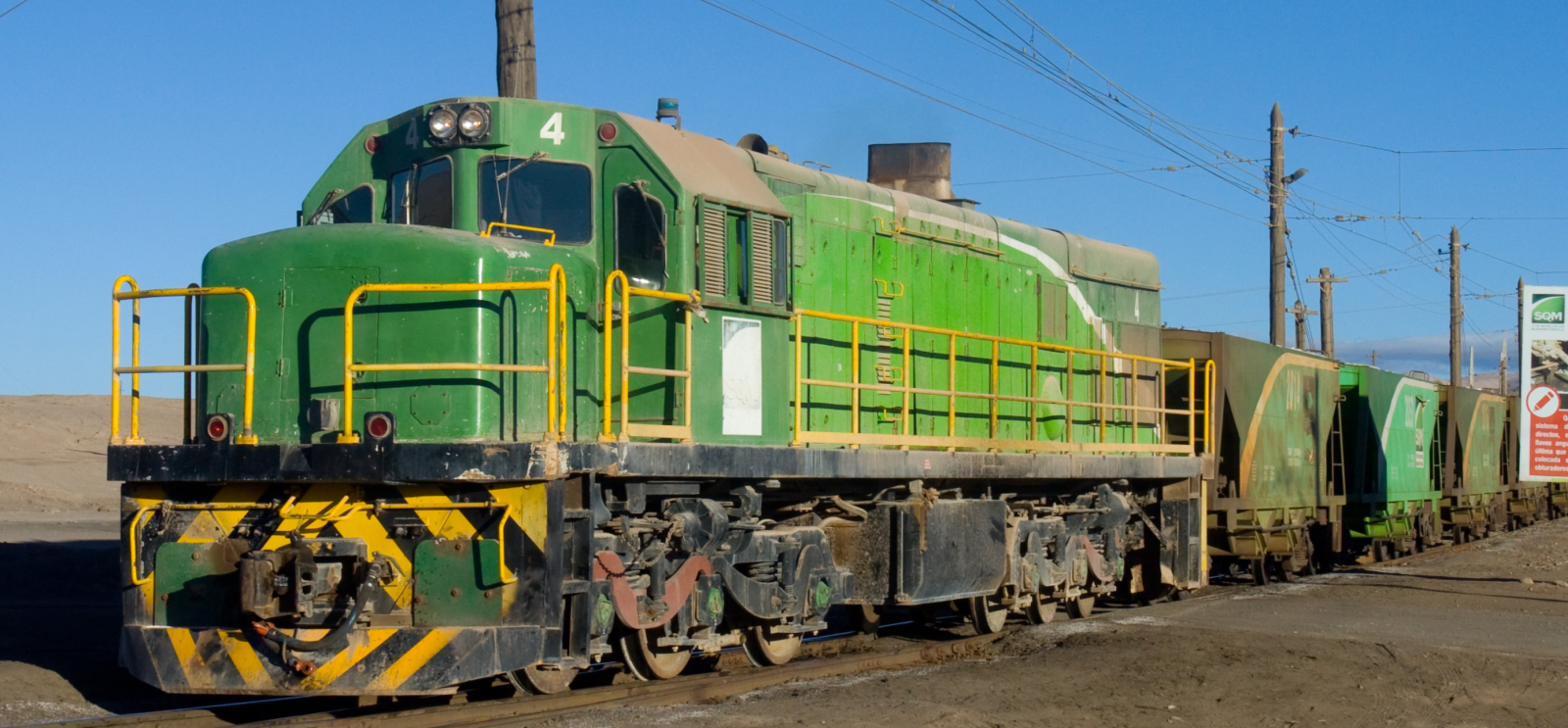 Chilean operator SQM's U20C in April 2012 with a nitrate train at Barriles