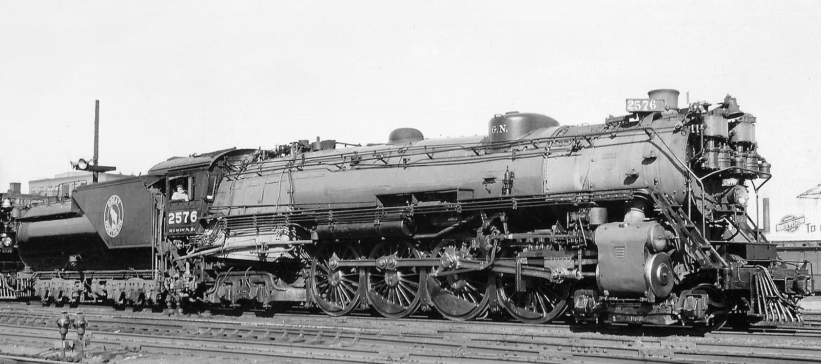 No. 2576 in front of 2579 im September 1946 in St. Paul, Minnesota