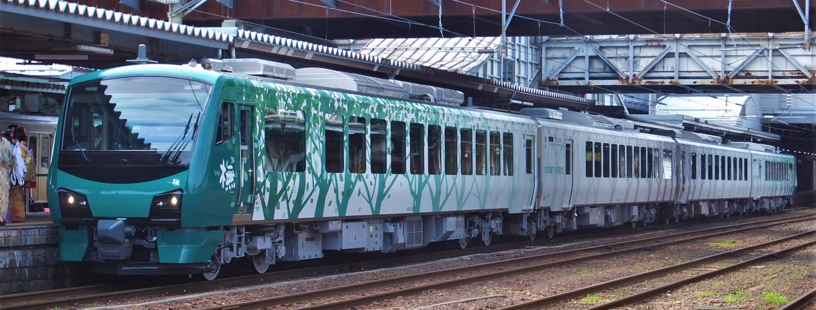 Four-car train of the Shirakami-Buna route