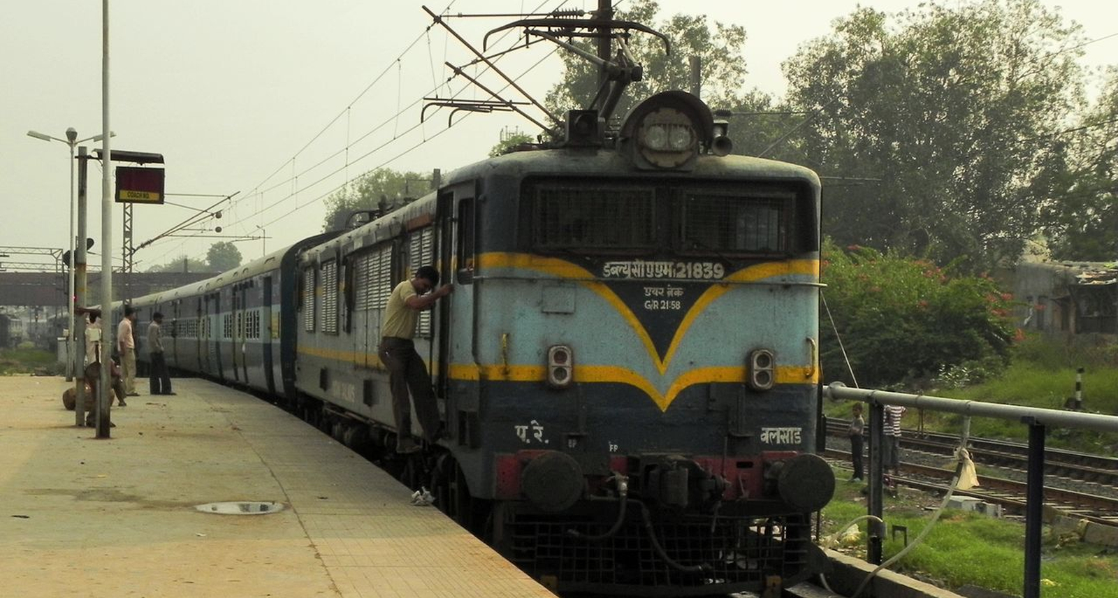 No. 21839 in July 2011 in Ahmadabad on the Gujarat Express