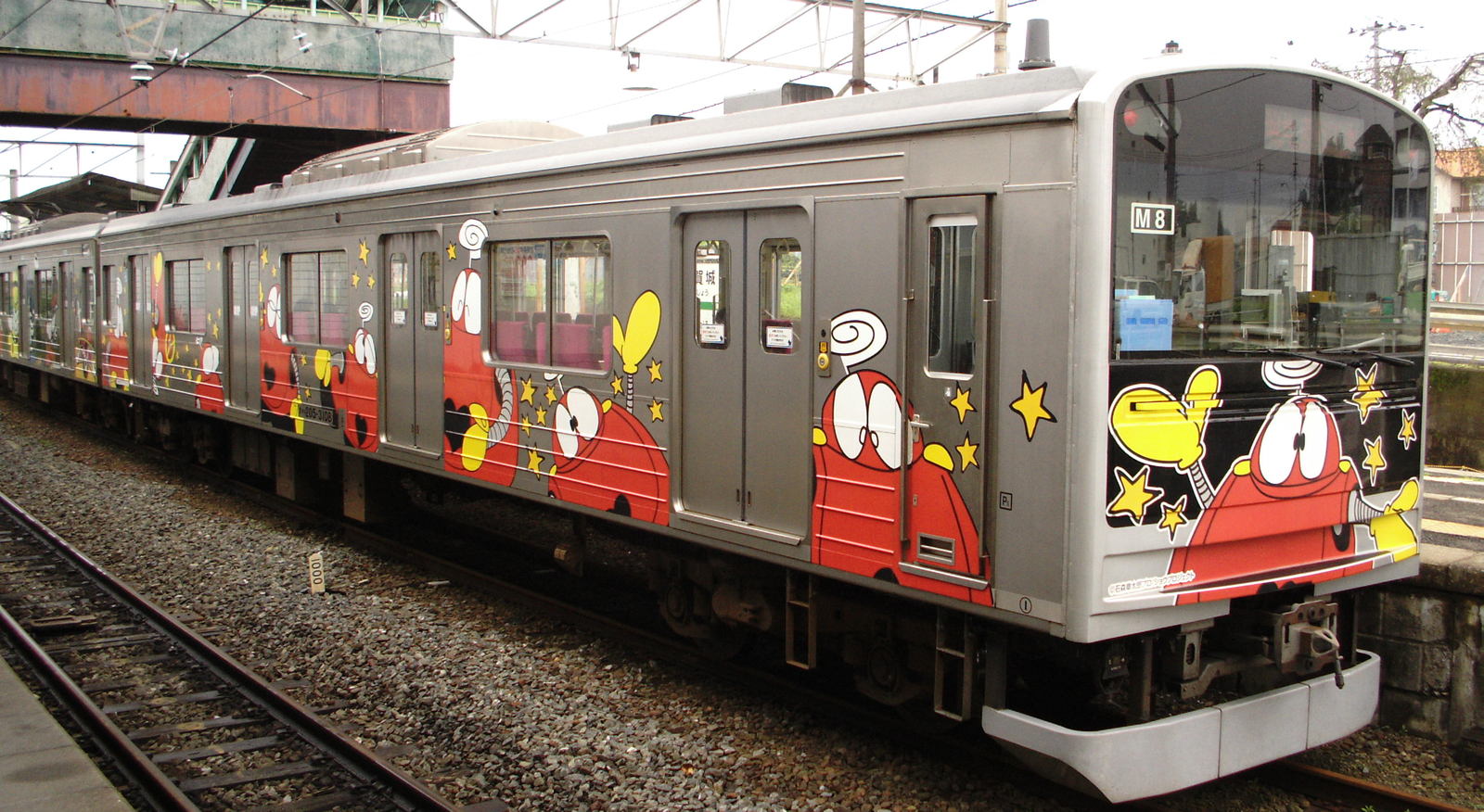 Brightly painted class 205-3100 train as “Mangattan Liner” in July 2006 at Tagajo station on the Senseki line