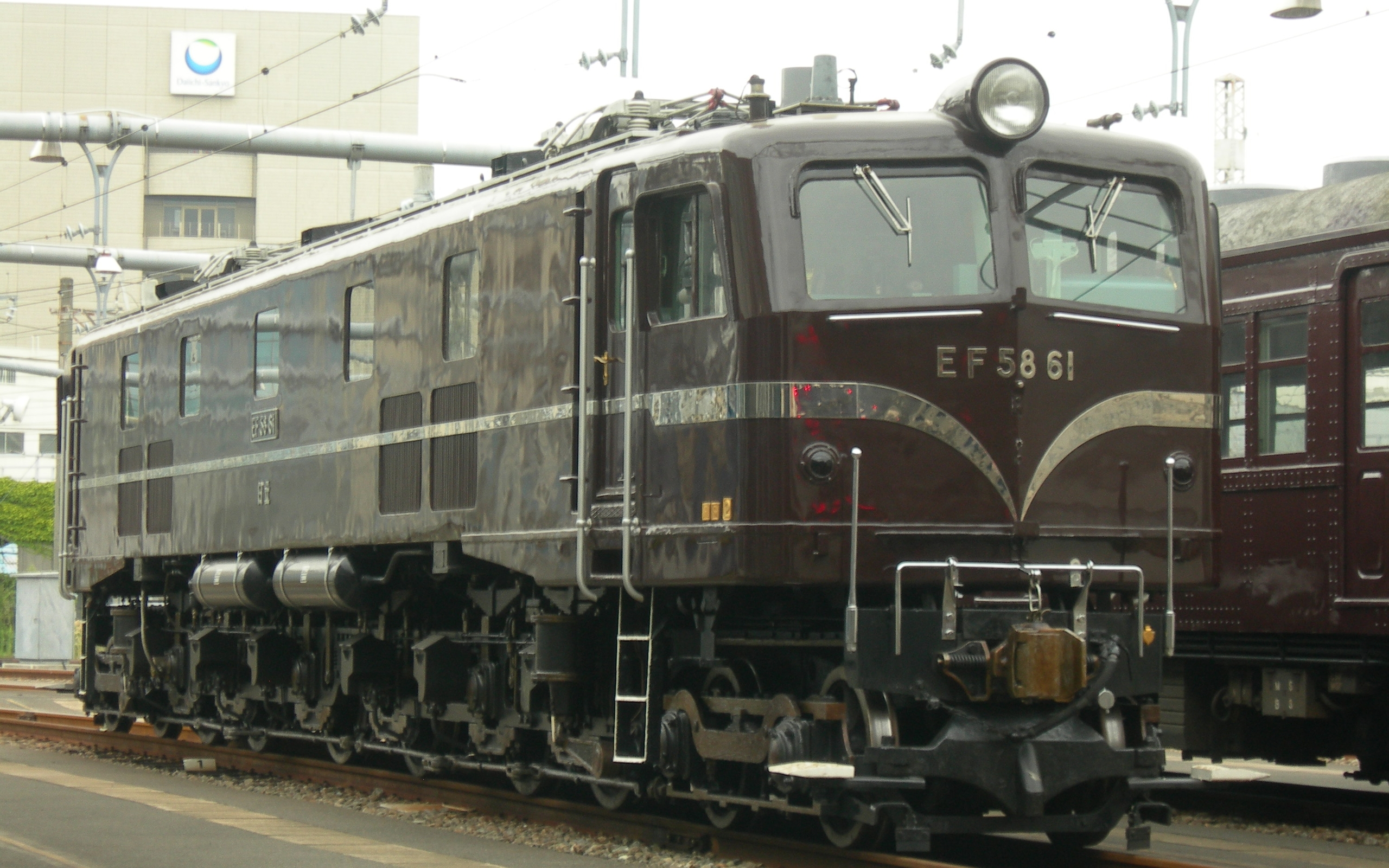 EF58 61 in August in Tokyo General Rolling Stock Center