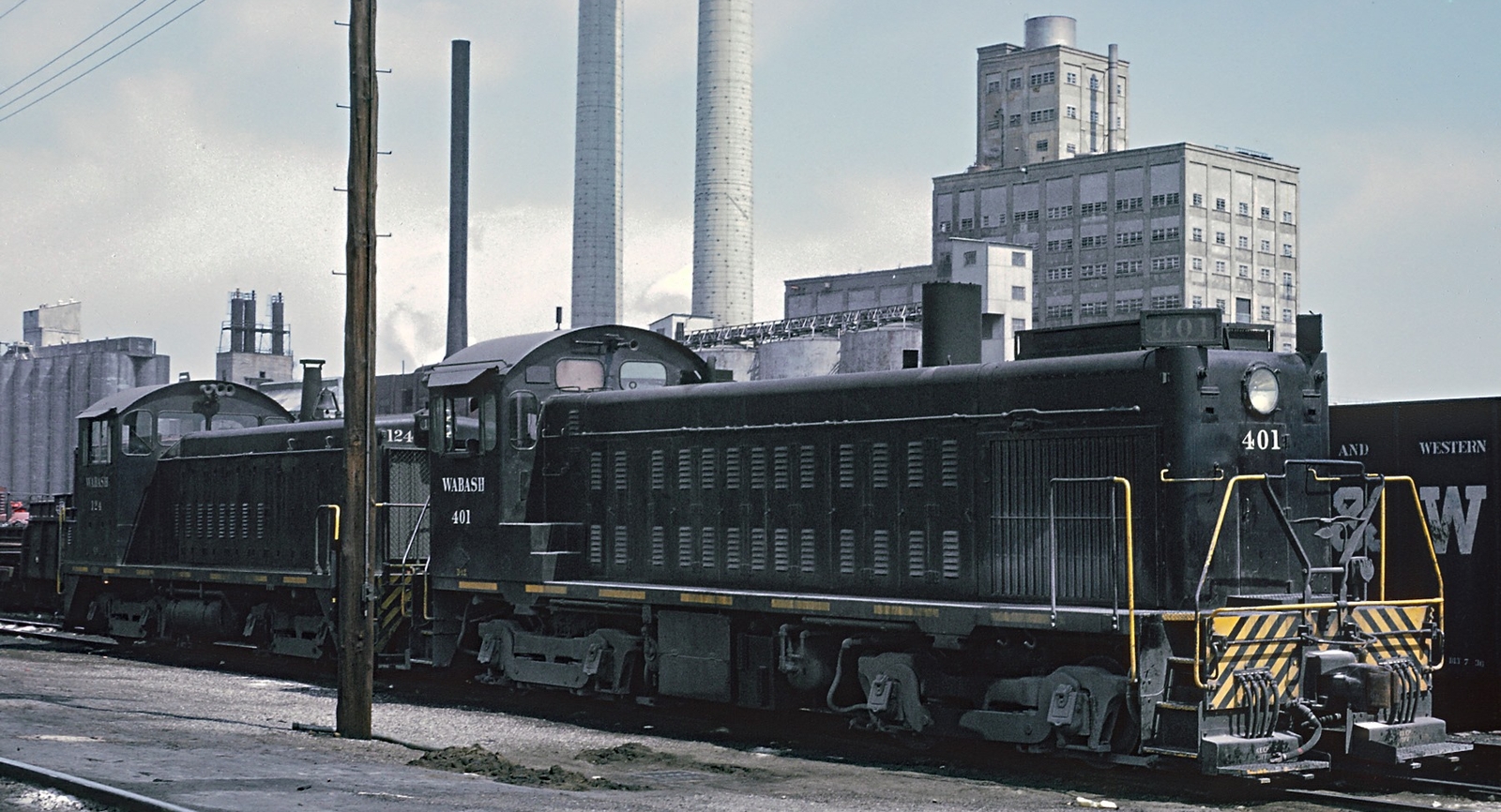 Wabash LS-1200 No. 401 in May 1966 at Decatur, Illinois