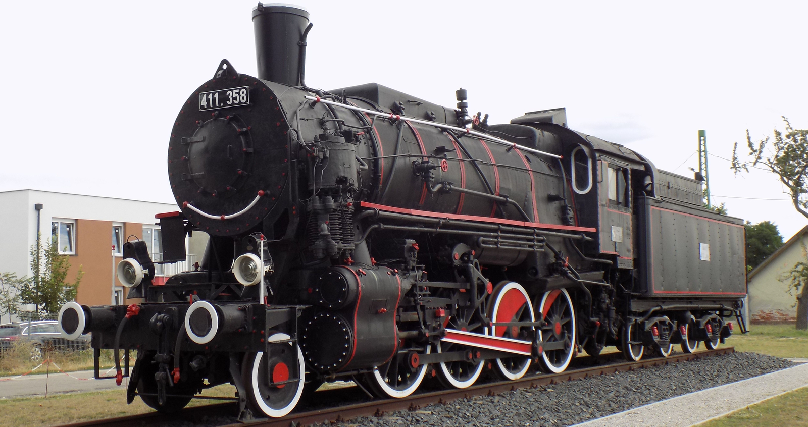 411.358 on display at Hegyeshalom Railway Station