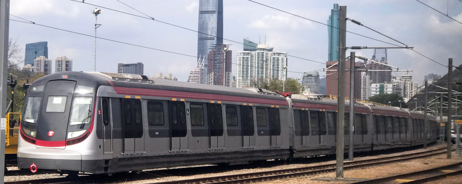 A train in December 2019 in Lo Wu