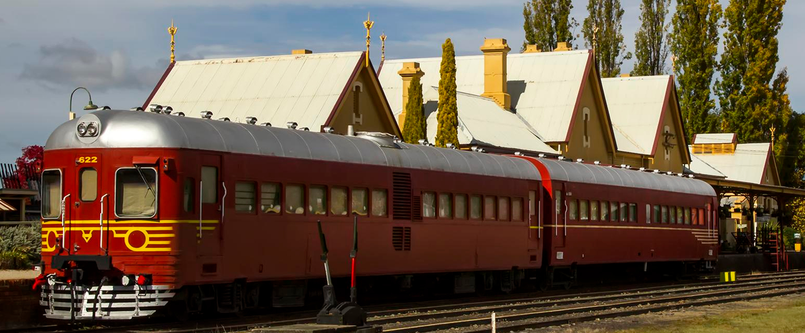 Nos. 622 and 726 converted to solar power as the “Byron Bay Train” at Temterfield Station in May 2014