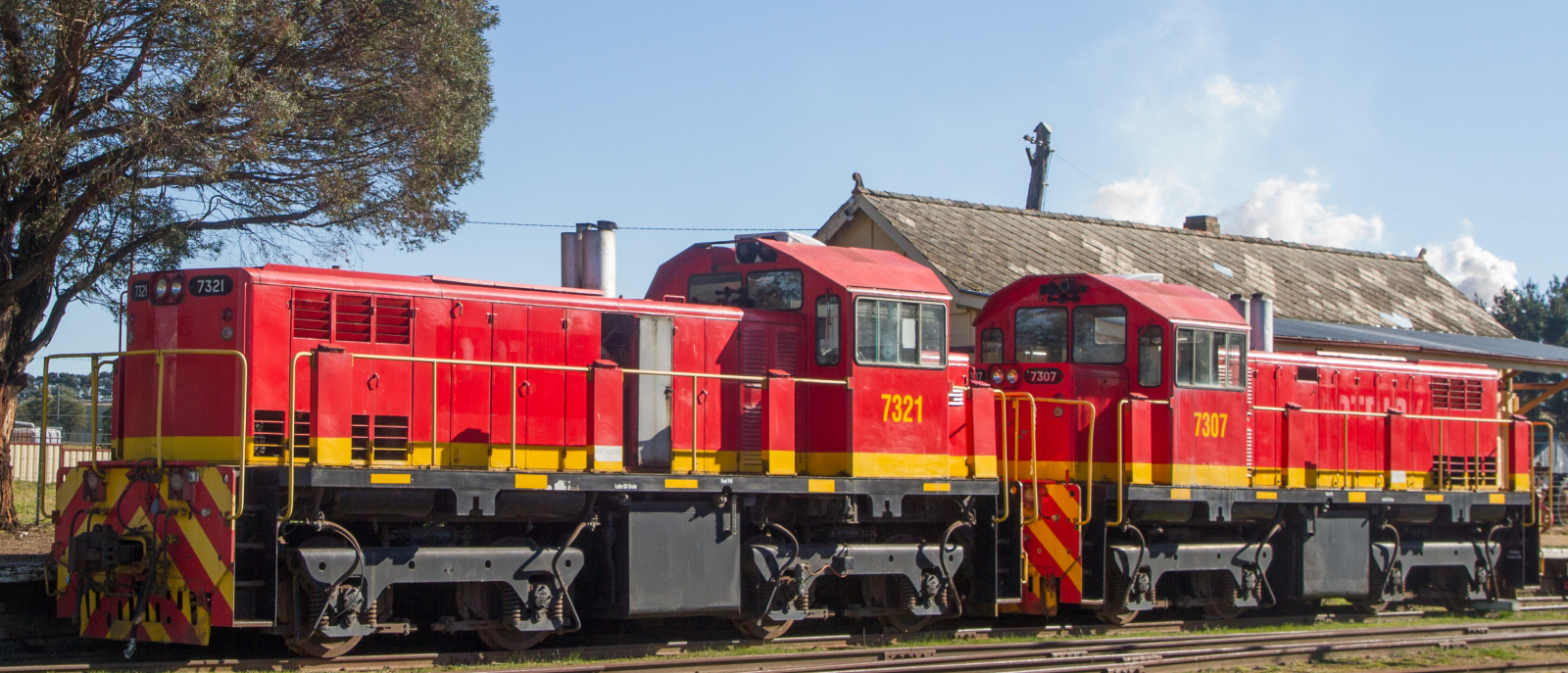 Nos. 7321 and 7307 in July 2014 in Oberon, New South Wales