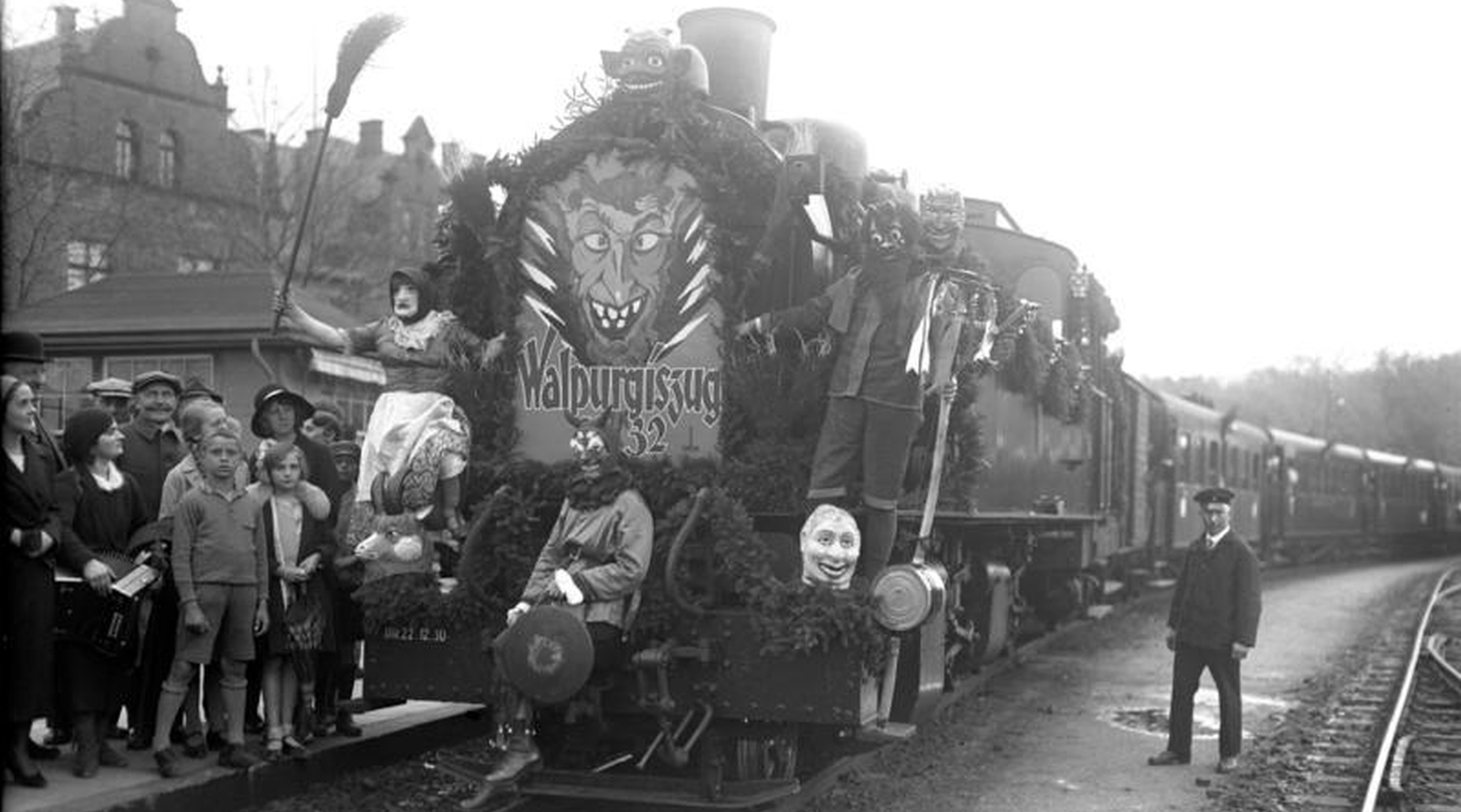 Decorated locomotive for Walpurgis Night 1932 on the way to the Brocken