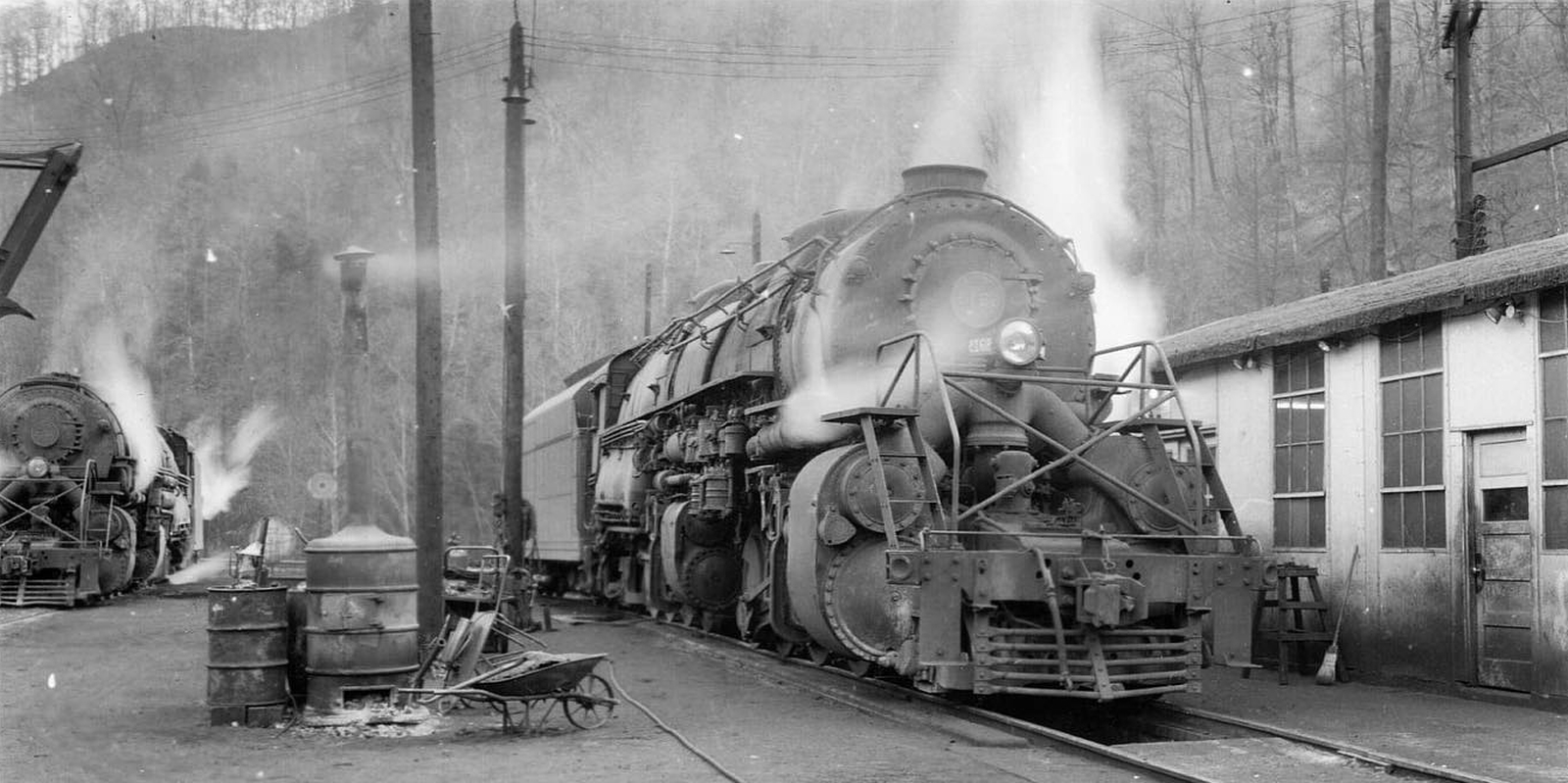 Y6a no. 2162 (front) and Y6b no. 2200 (rear) in January 1958 at Grundy, Virginia