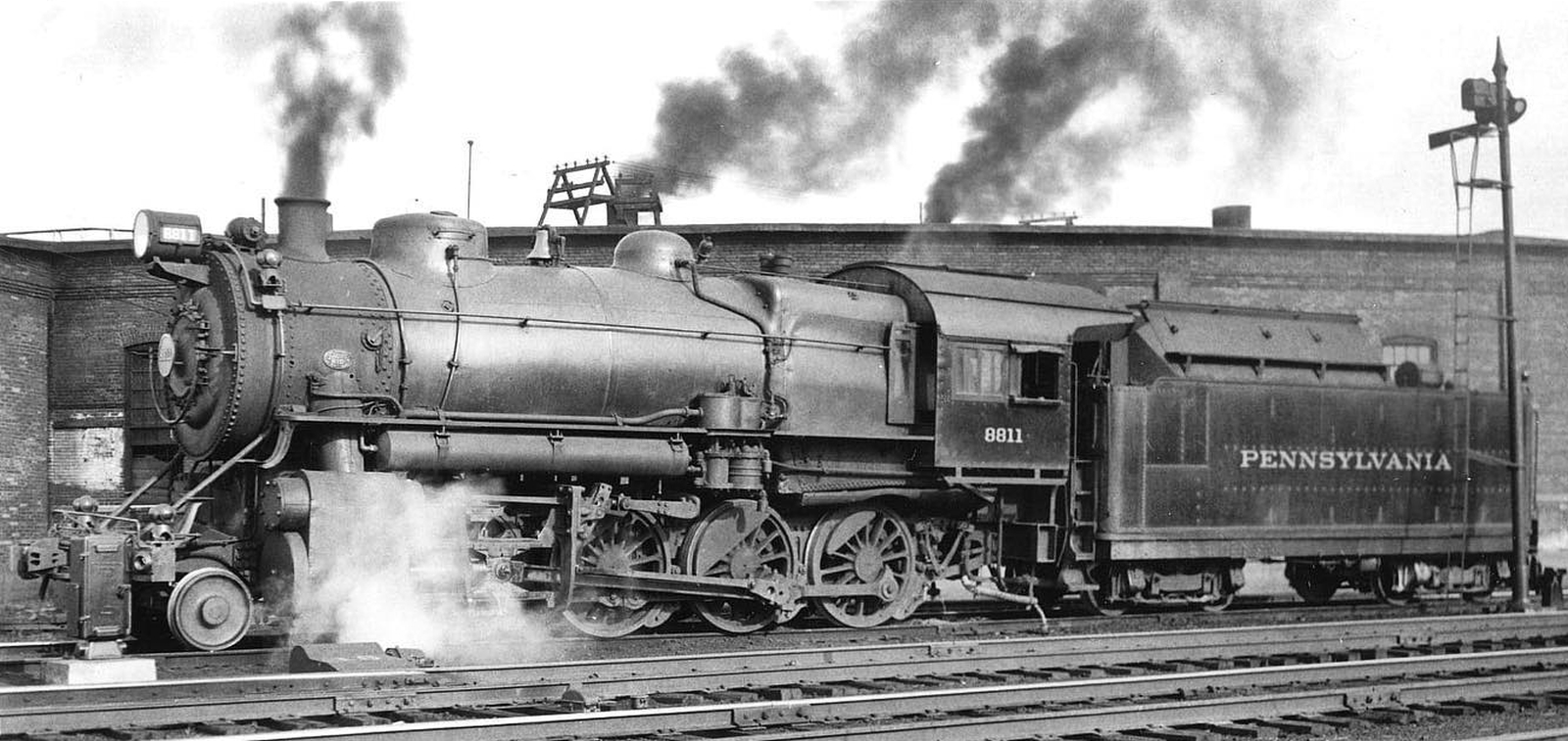 H10s No. 8811, built for the Vandalia Railroad, in July 1935 in Peoria, Illinois