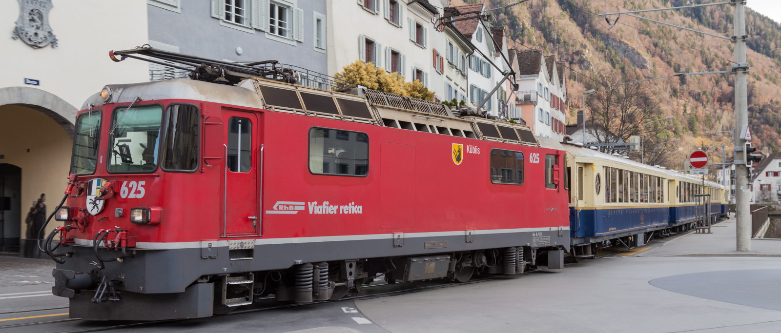 No. 625 “Küblis” in December 2014 with the Alpine Classic Pullman Express in Chur