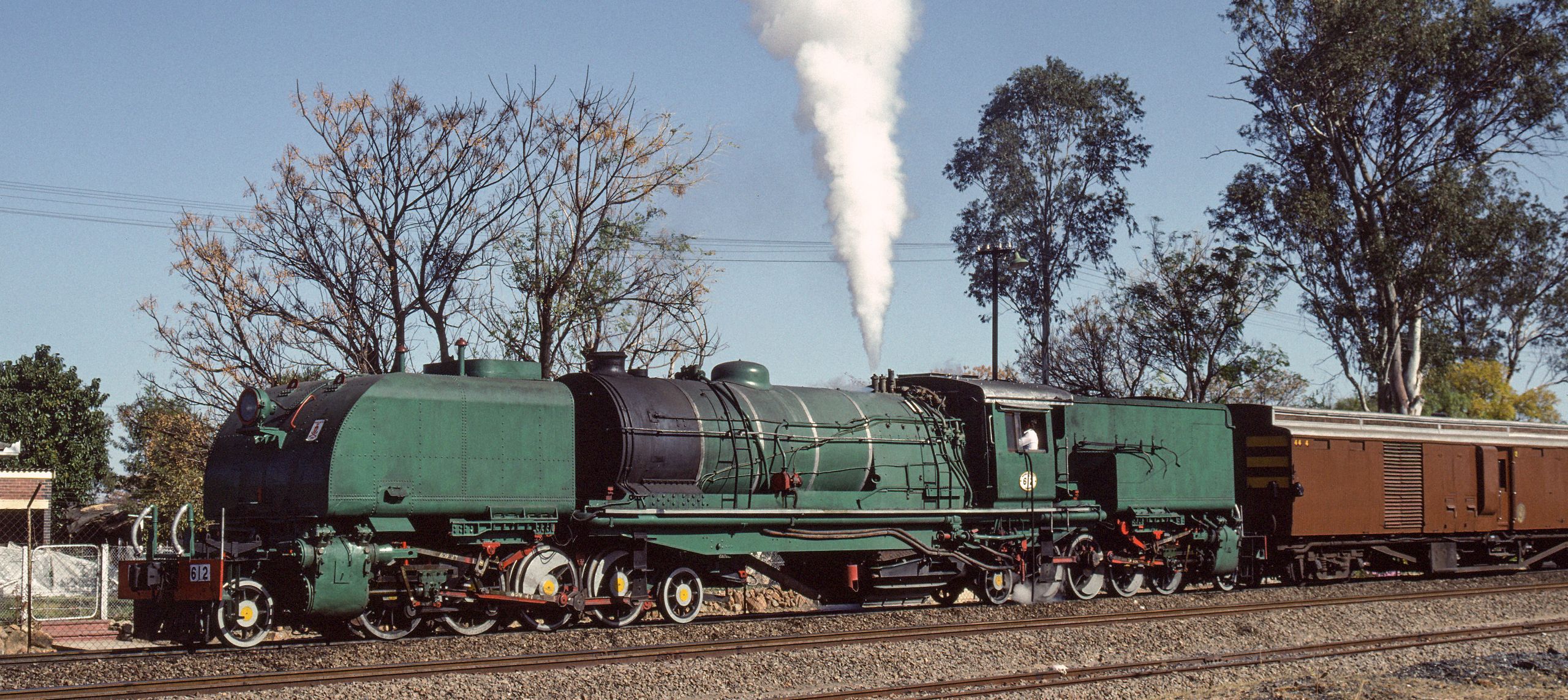 16A No. 612 in August 1992 in front of the “Union Limited Zambezi” at Syringa