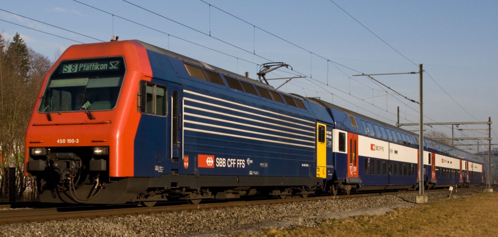 Re 450 100 with a double-deck push-pull train in February 2008 between Winterthur and Zurich