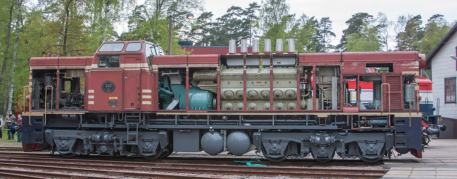 T41 200 with open hoods at Ängelholm Railway Museum