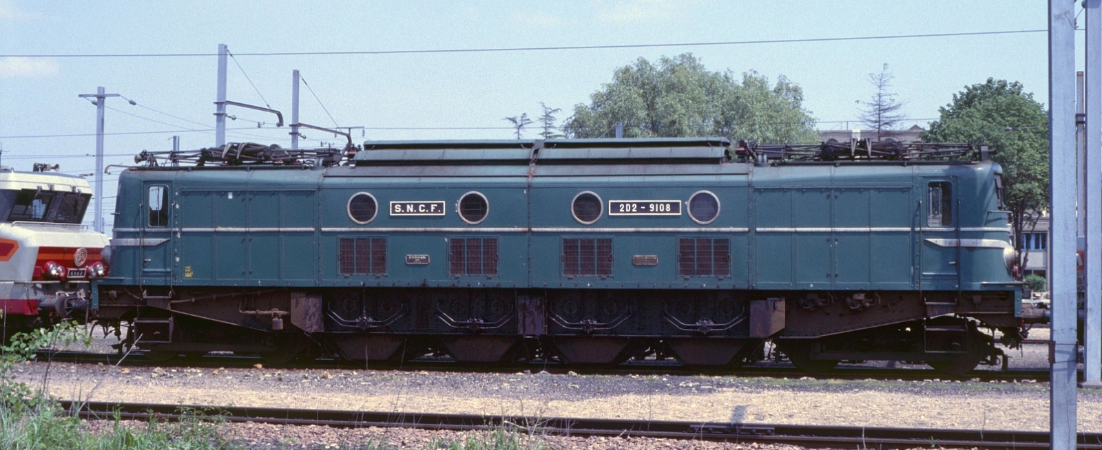 2D2 9108 parked at Villeneuve-St-Georges in June 1985
